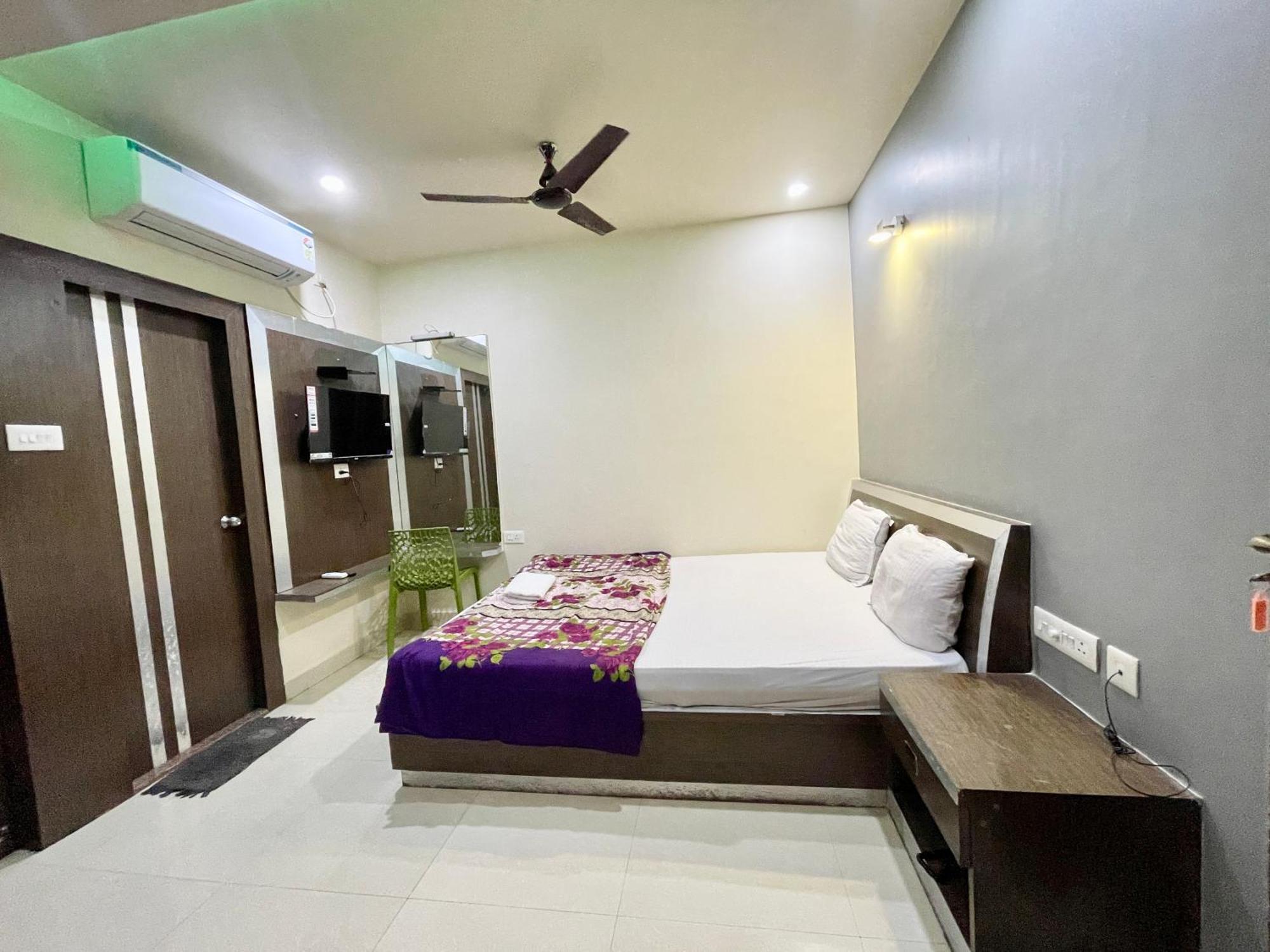 Close Puri Bagian luar foto